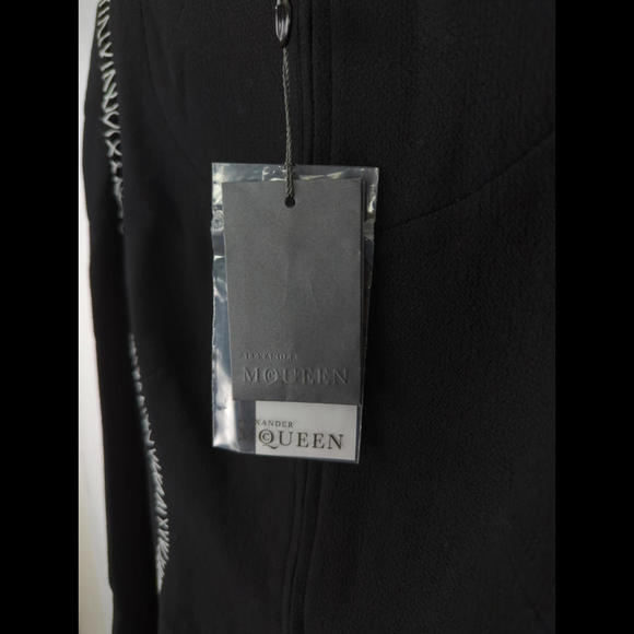 [SOLD] NWT 2004 ALEXANDER MCQUEEN Sz Women IT 40 US 4 Black White Stitch Jacket - Picture 3 of 12